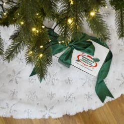 48 Inch White Fur Tree Skirt With Silver Sequin Snowflakes 5 48 Inch White Fur Tree Skirt With Silver Sequin Snowflakes -Winter Light Sales 1231311 web 3